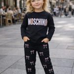 2pcs pull moschino + jean noir